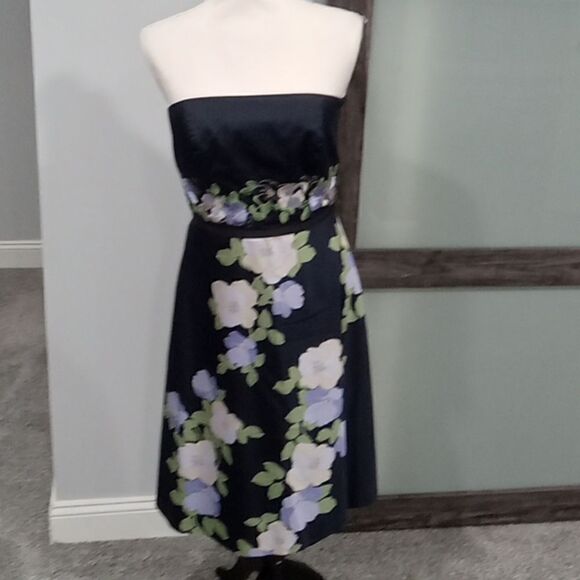 Loft 100% cotton fully lined floral strapless midi dress. Size 6. Side zip - Picture 1 of 4